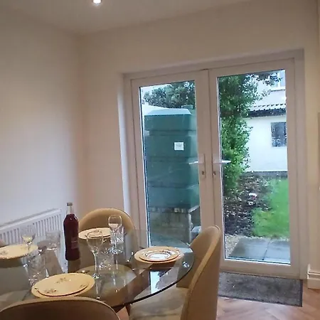 Fresh Stylish 3bdr With Garden Near Dublin